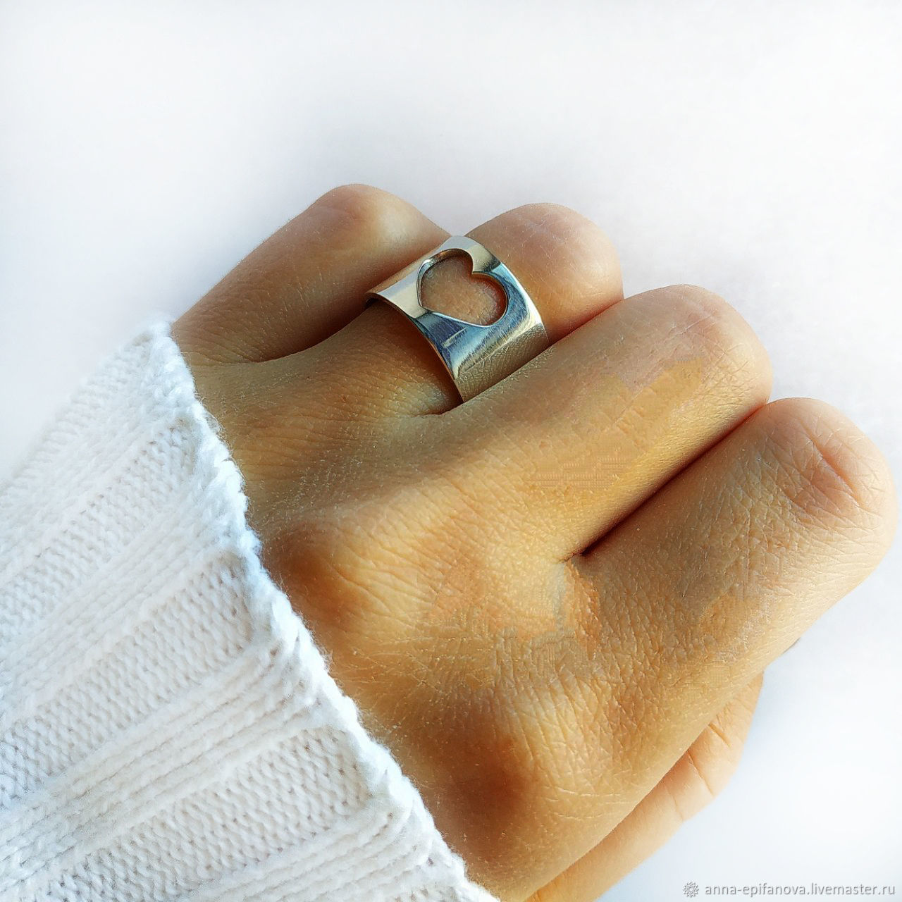 Широкое кольцо с открытым сердцем, серебро 925 (К12) в интернет-магазине Ярмарка Мастеров по цене 5200 ₽ – F8YSNRU