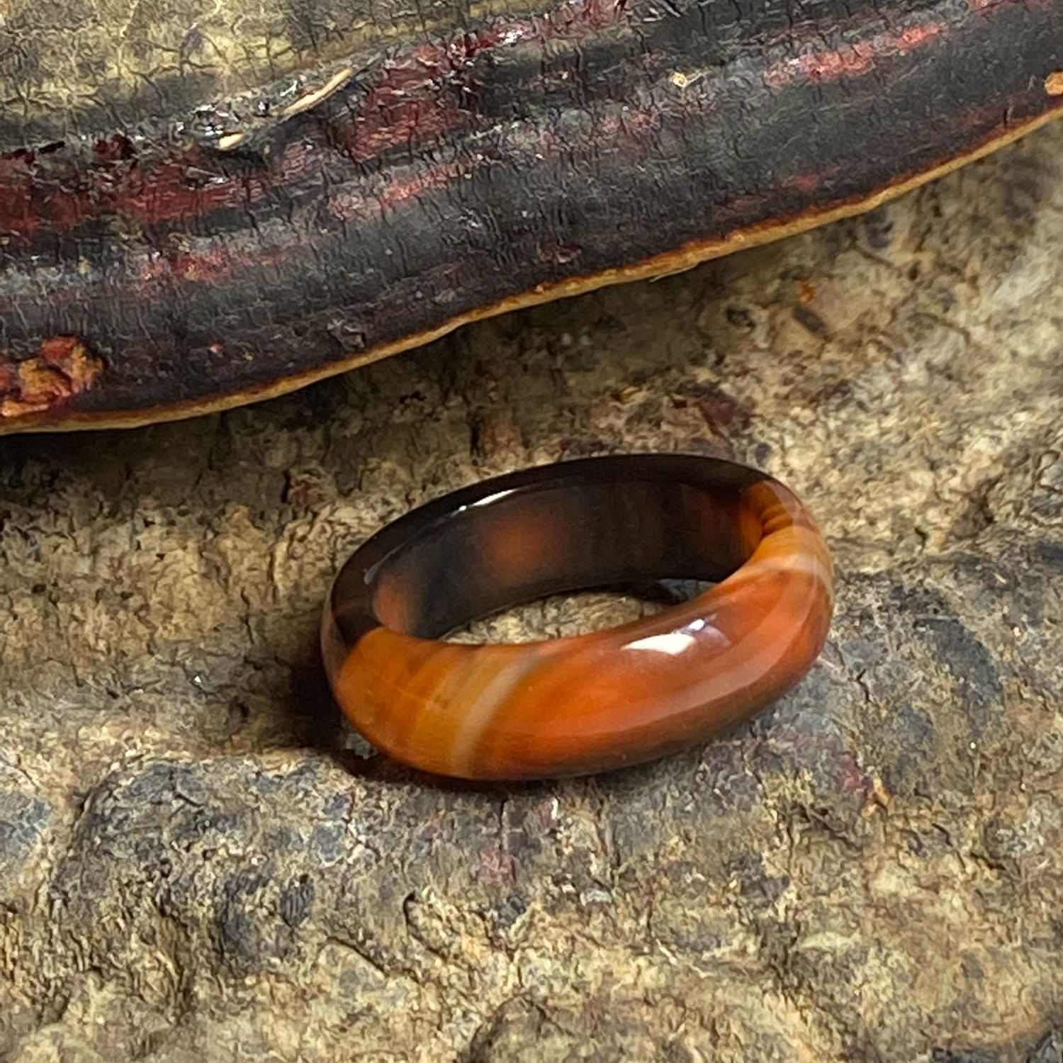 Кольцо из камня цельное агат