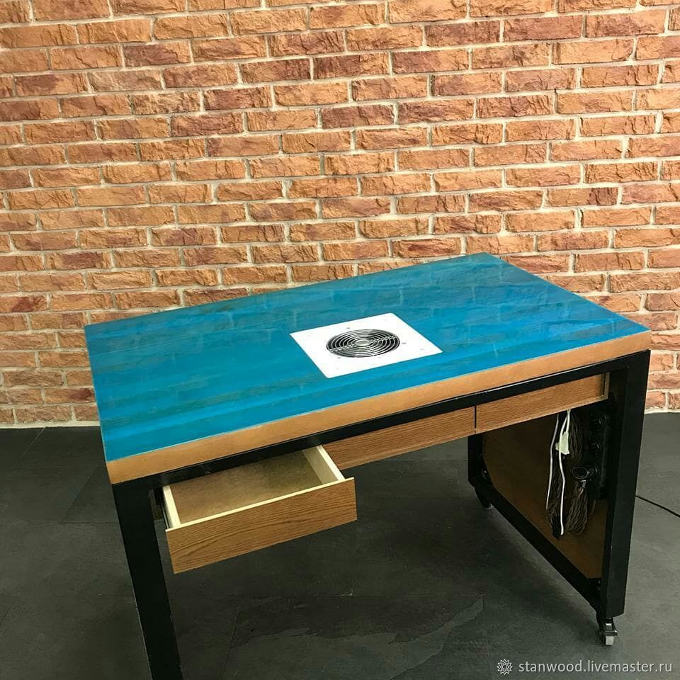 Утюжный стол с вытяжкой