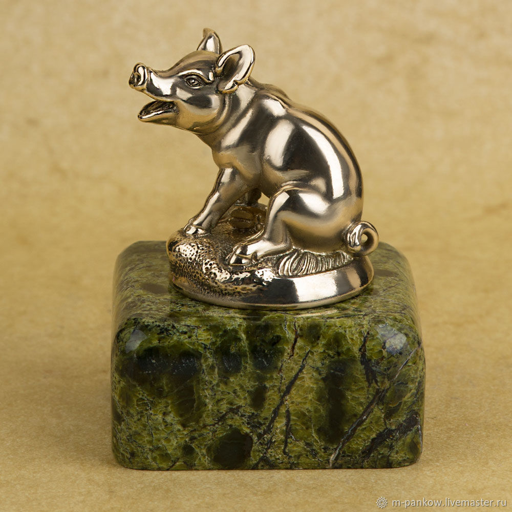 серебряная статуэтка кабан. кабан из камня. фигурка кабан e113132. кабанчик из камня. год кабана камень.