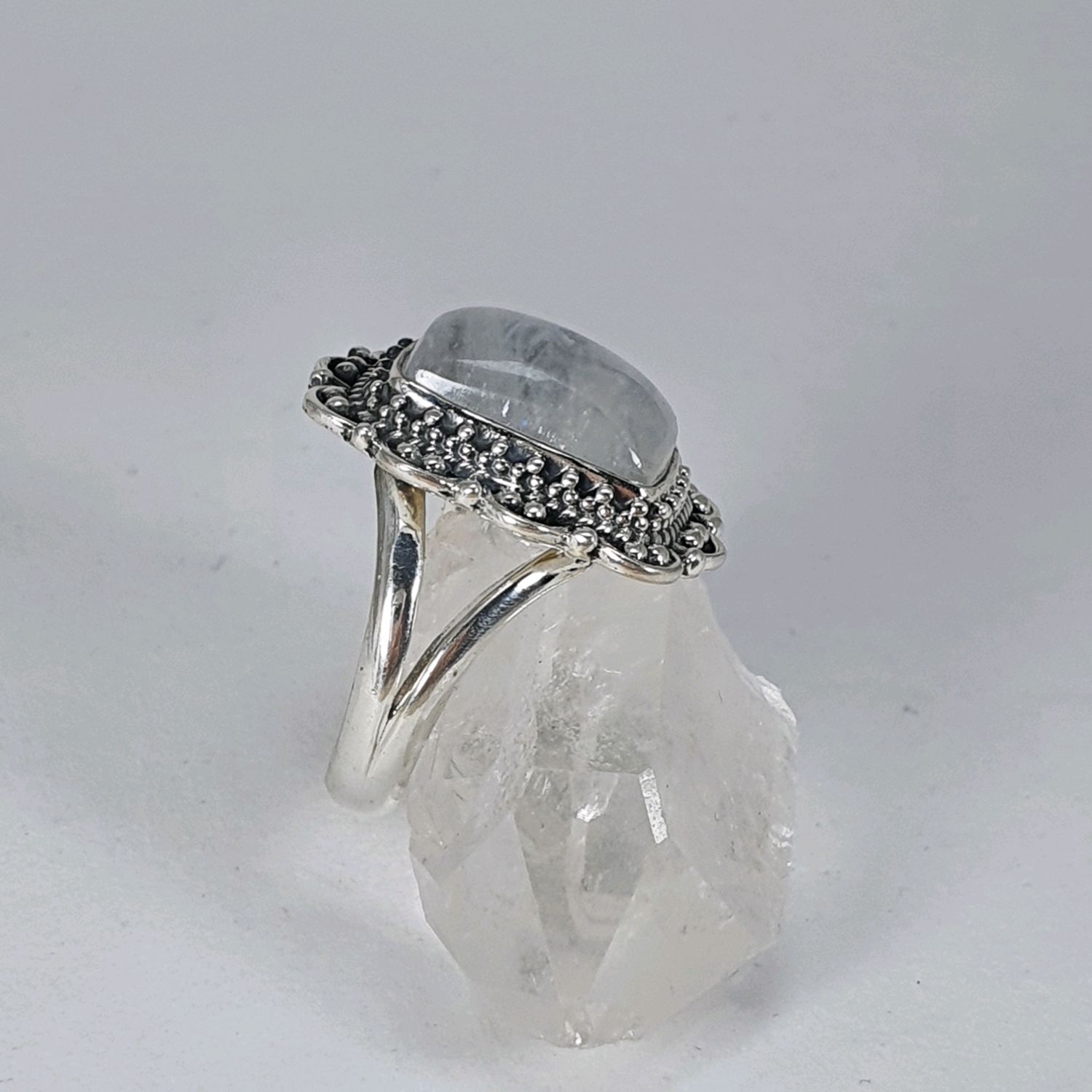 Женские кольца с камнями фото