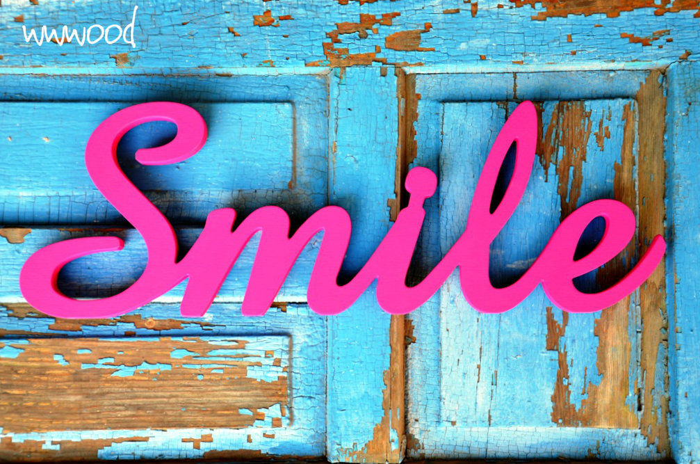 Слово улыбка найти слова. Слово улыбок распечатать. Эстетика слово smile голубое.