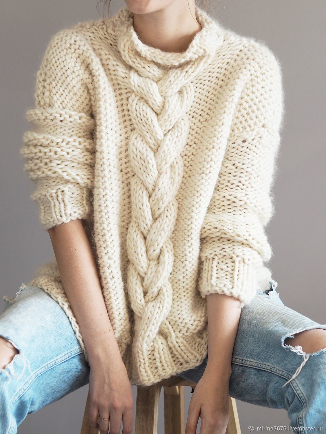 Модные женские вязаные свитеры 