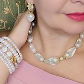 Set . natural pearls
