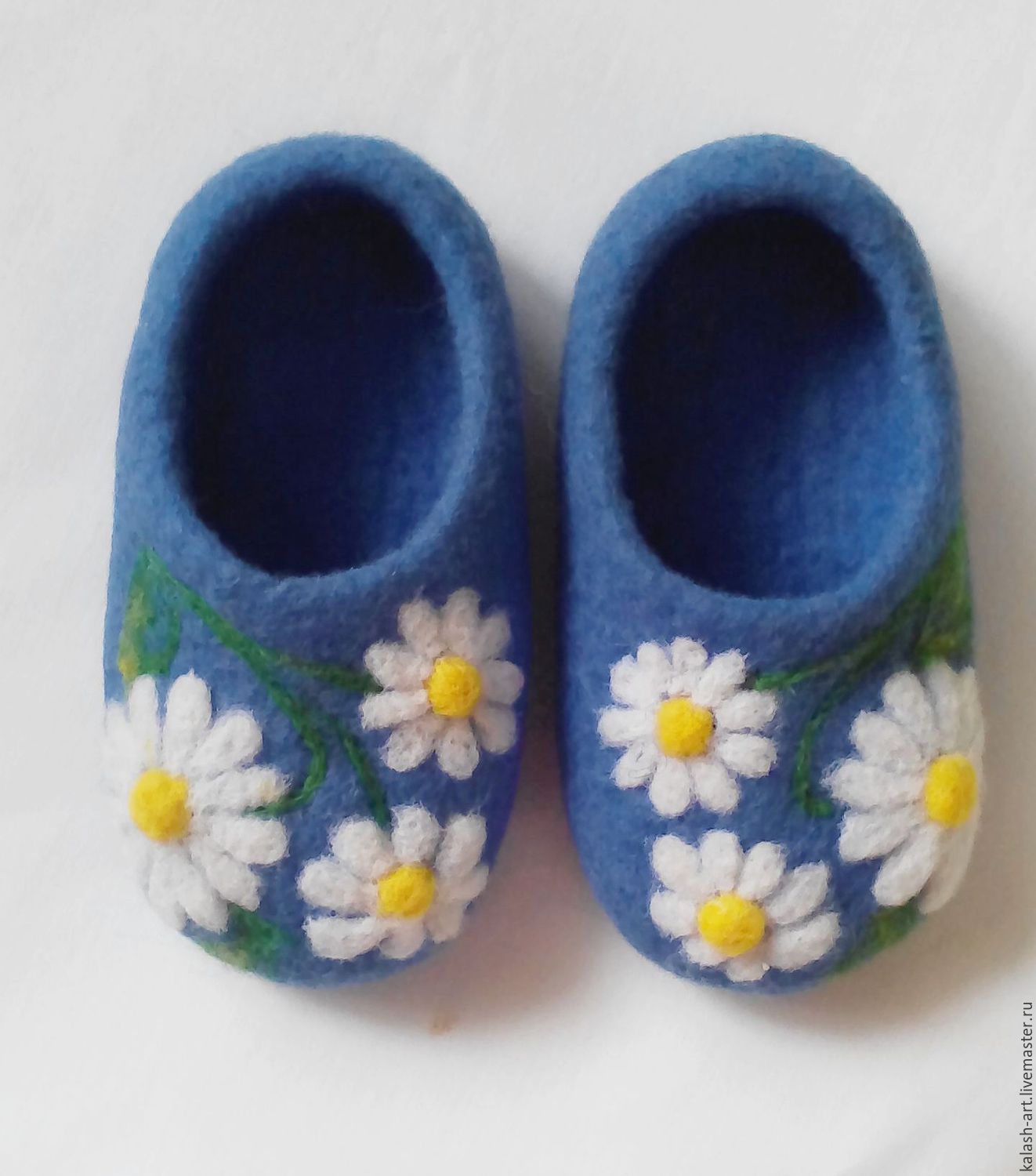 Детские валяные сапоги. Детская валяная обувь. Ботинки из войлока детские. Детские пинетки валяные. Профессия валяльщик для детей.