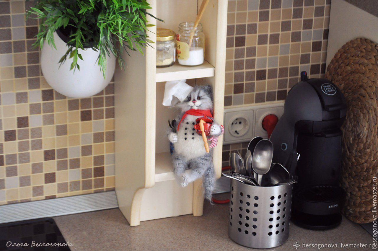 Кот в интерьере кухни