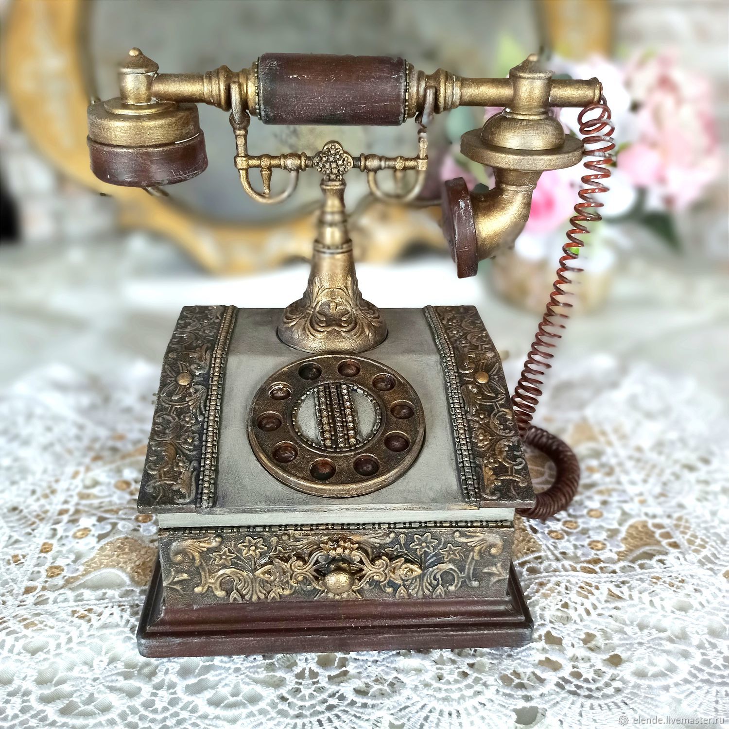 Старинные ретро телефоны