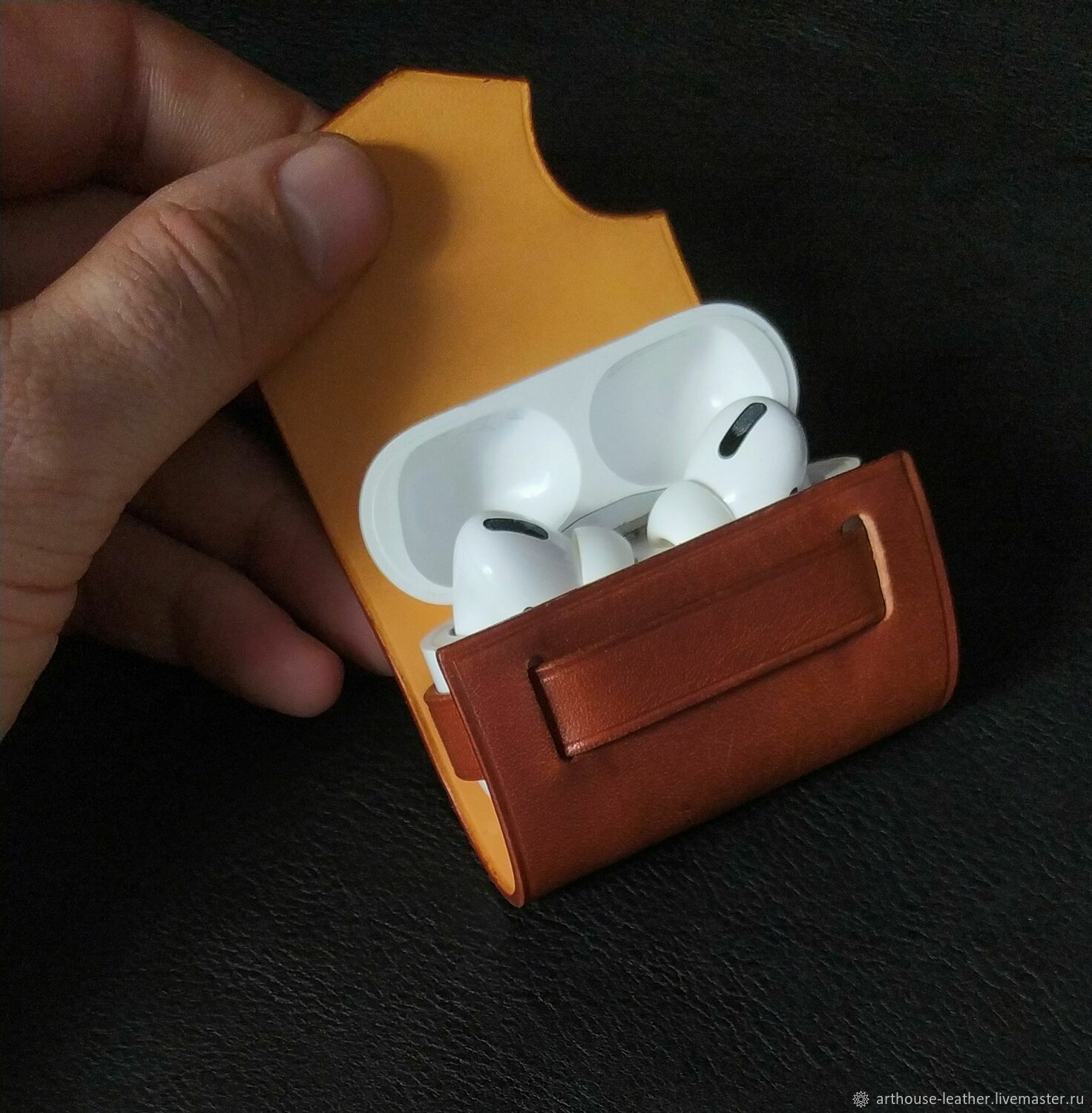Кожаный чехол для Airpods Pro купить в интернет-магазине Ярмарка ...
