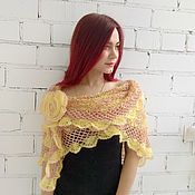 Жёлтый летний  шарф палантин с  вязаной ажурной каймой