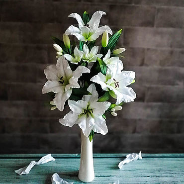 лилия блю крюмон. лилии в снегу. снежная лилия крд. снежная лилия. лилии китайской художницы.