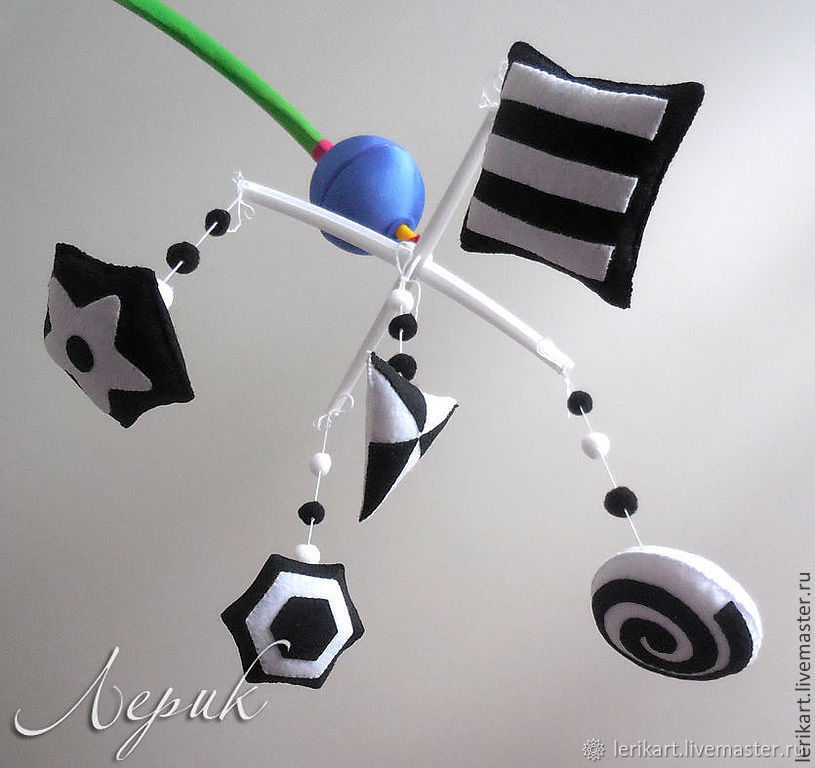 Черный мобиль. Черный мобиль. Черно-белый мобиль монтессори. Черно белый мобиль для новорожденных монтессори. Черный мобиль.