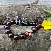 Фен-шуй и эзотерика handmade. Livemaster - original item Garnet amulet bracelet with a JI bead 2 eyes. Handmade.