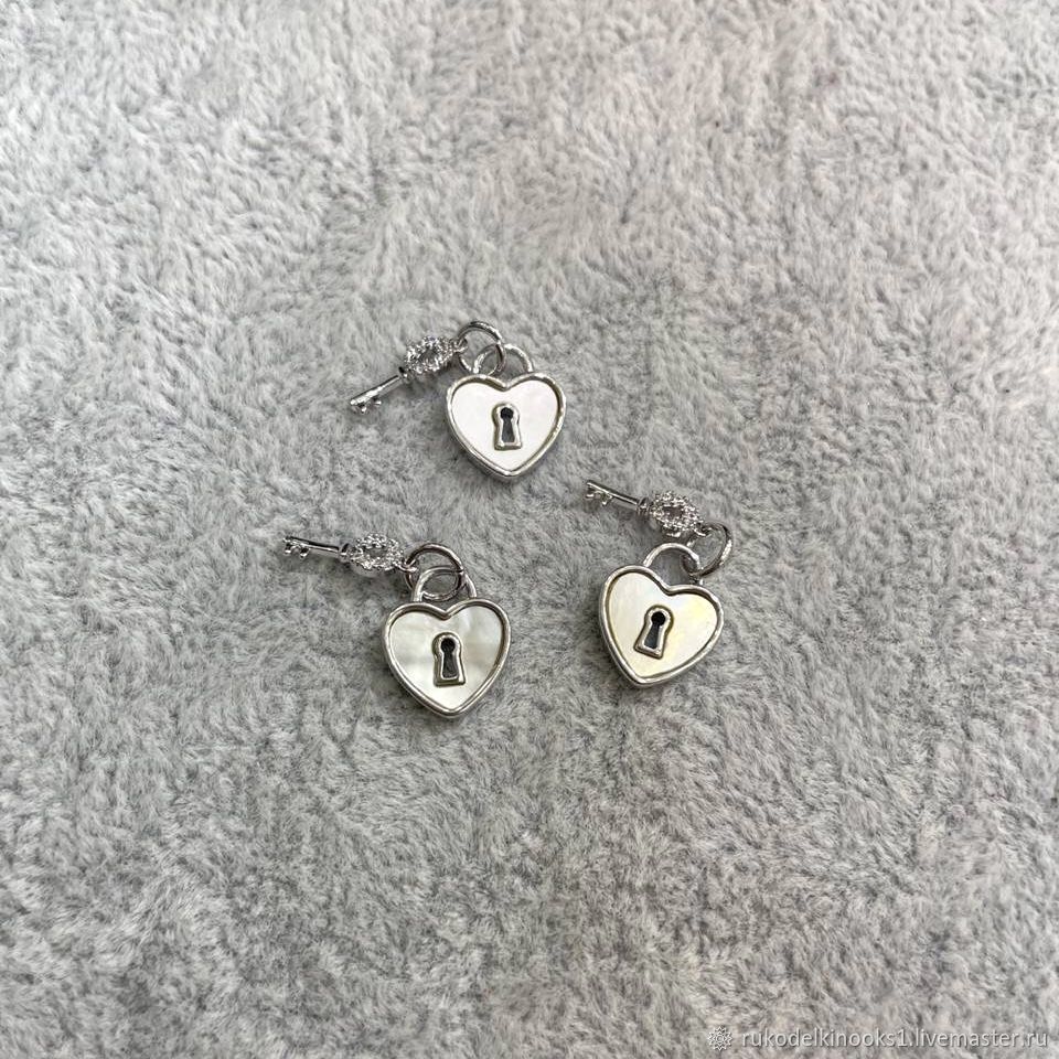 Подвеска замочек с ключиком в перламутре, родий, 11х9 в интернет ...