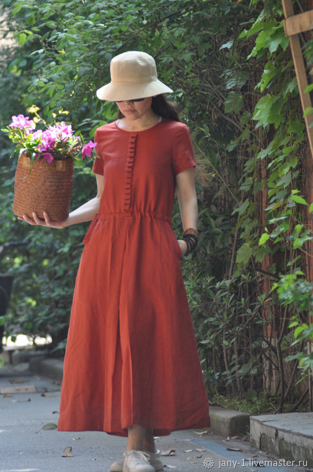 Красное платье лен. Красное платье из льна. Красное льняное платье. Платье кирпичного цвета. Кирпичное платье из льна.