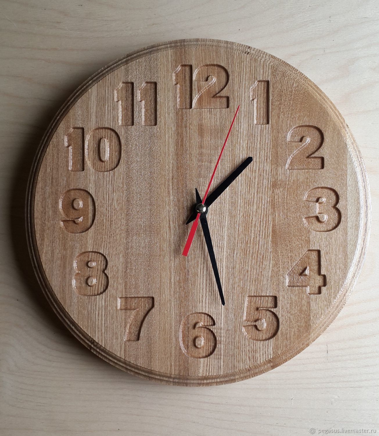 Как сделать часы работы в тг. Оригинальные настенные часы. Часы из дерева. Деревянные часы на стену. Часы настенные деревянные.