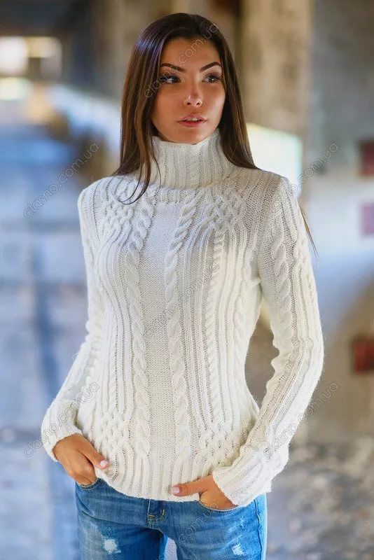 Вязаный женский свитер с горлом