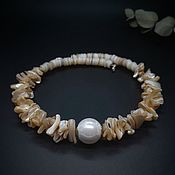 Necklace of carnelian and mother of pearl