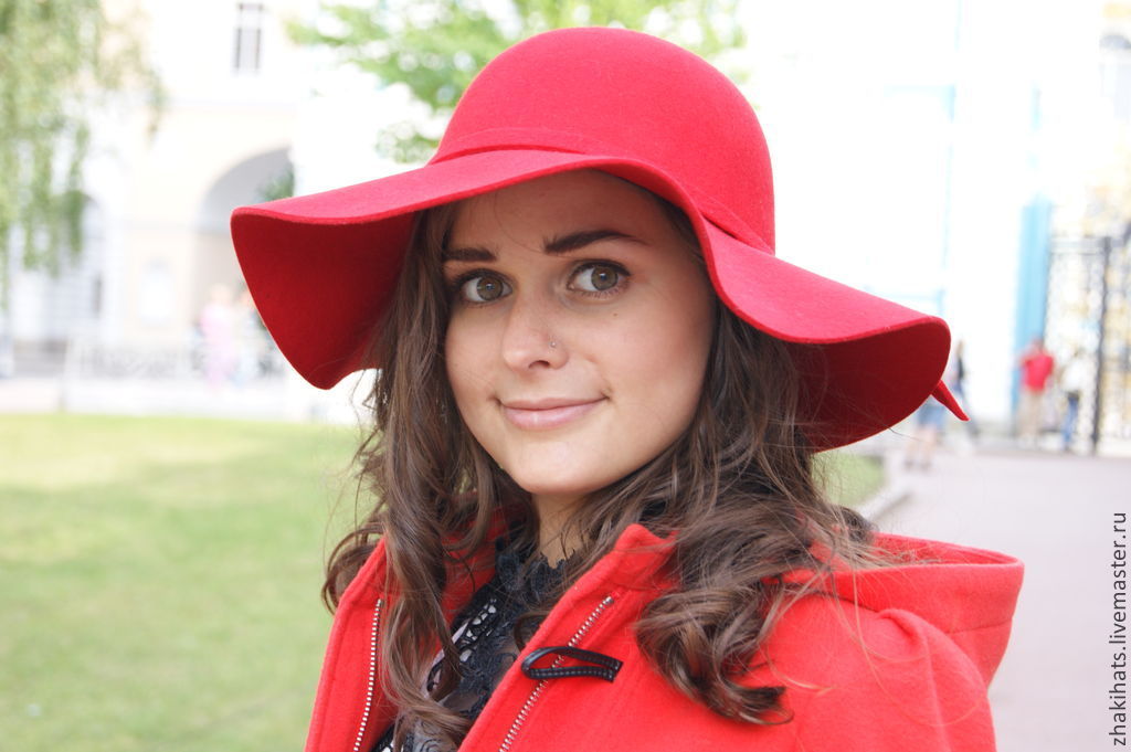 Шляпки из соломки синамей. Белая шляпа канотье. Шляпа канотье женская. Бейсболка черная велюр. Шляпа санкт петербург.