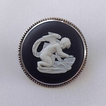 Винтаж ручной работы. Ярмарка Мастеров - ручная работа Винтаж: Wedgwood Брошь камея Путти Фарфор в серебре Англия 1966 год. Handmade.