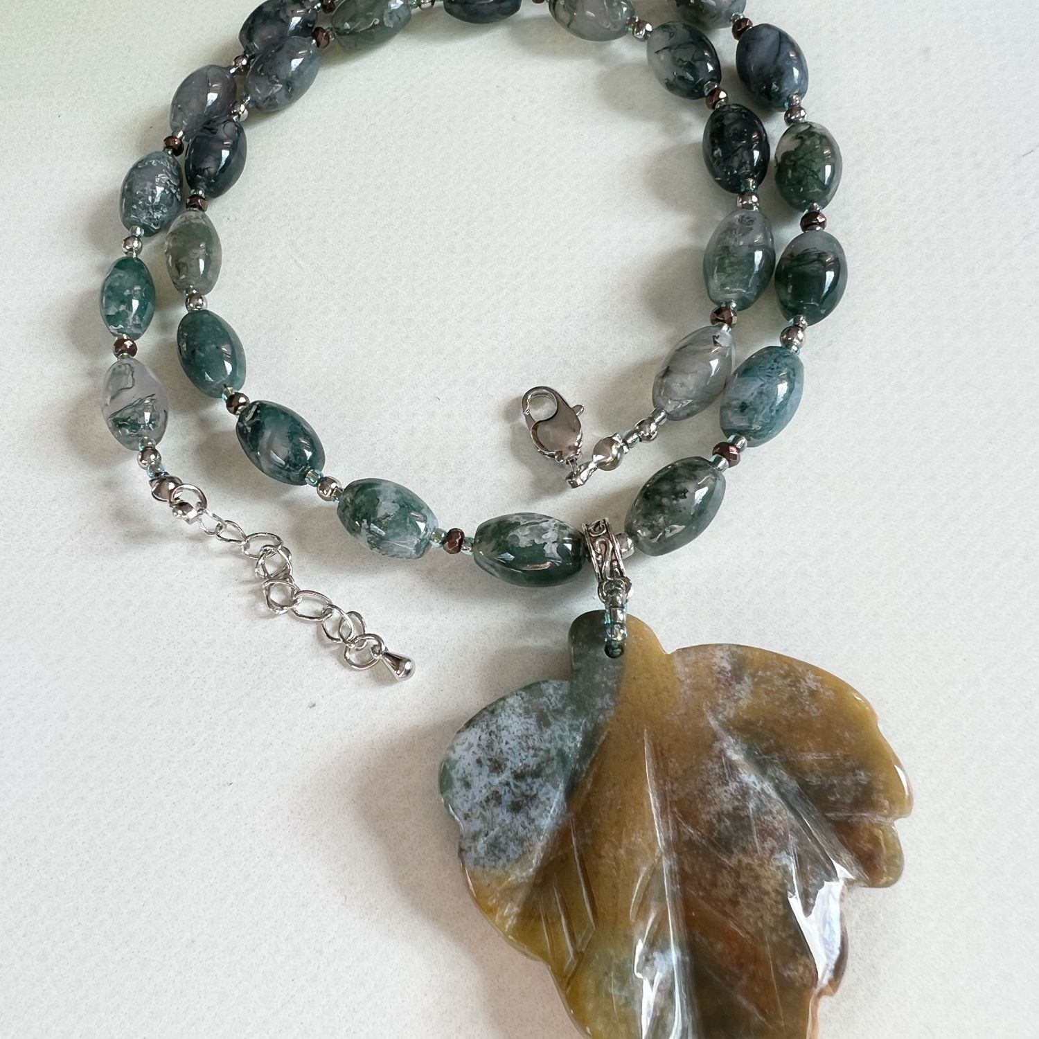 Колье из мохового Агата с подвеской «Сильвия» купить в интернет ...