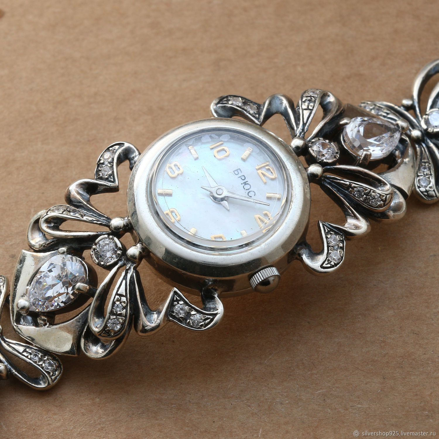 Женские серебряные часы 