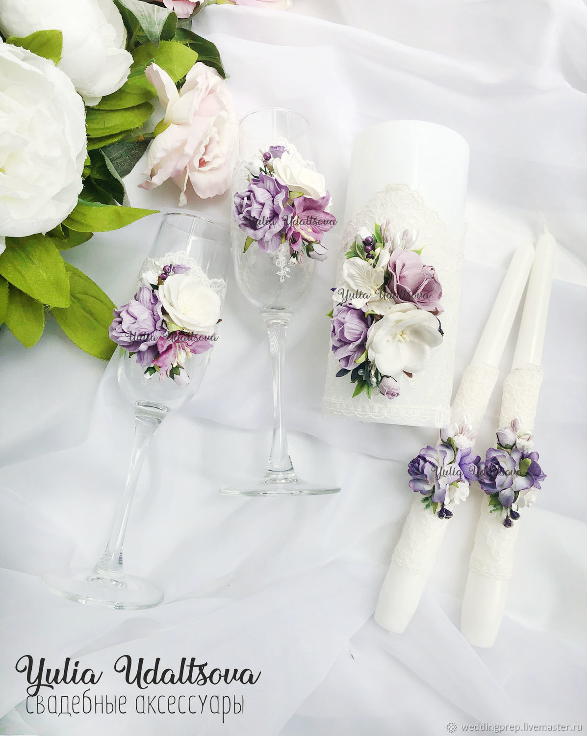 Свадебные бокалы с волшебными цветами в фиолетовом цвете