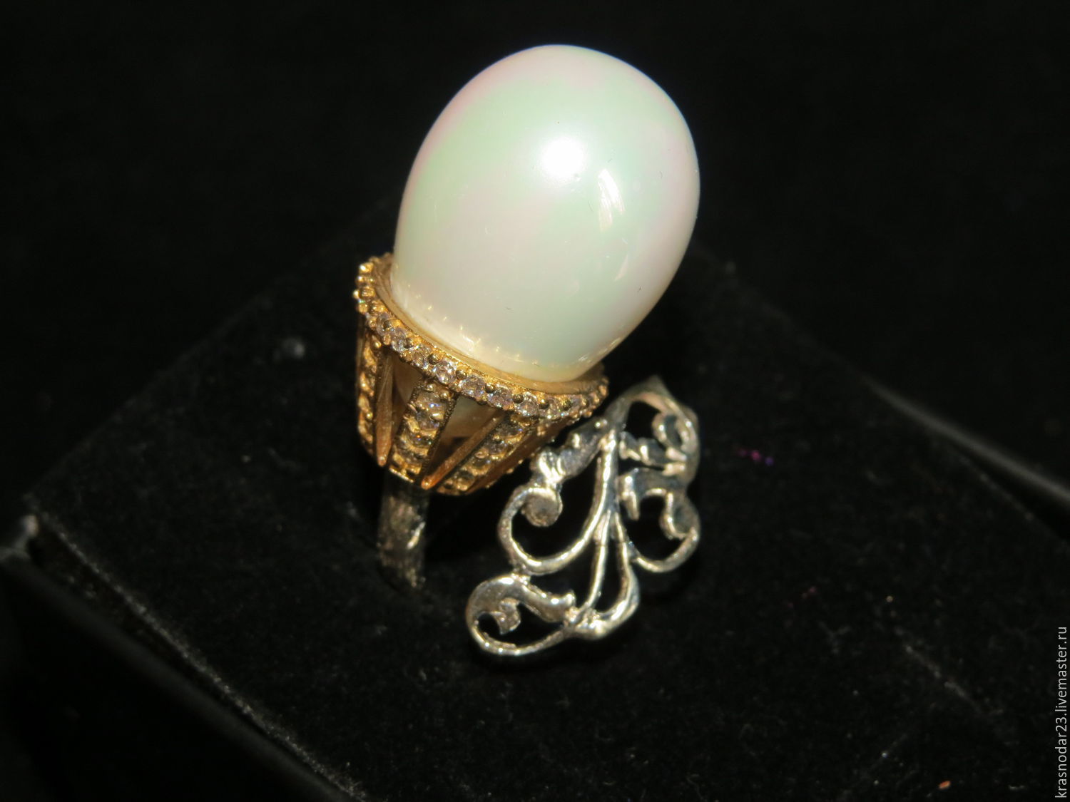a silver ring with a large pearl-Majorca
