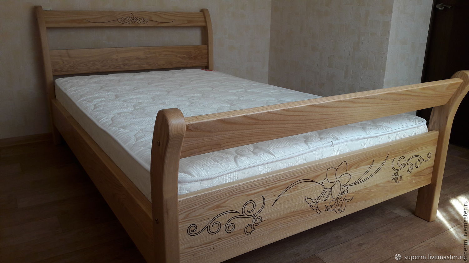 Кровать из массива дерева Соня