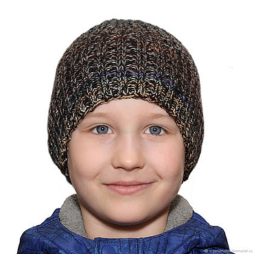 Вяжем шапки для мальчика спицами, подборка схем и описаний