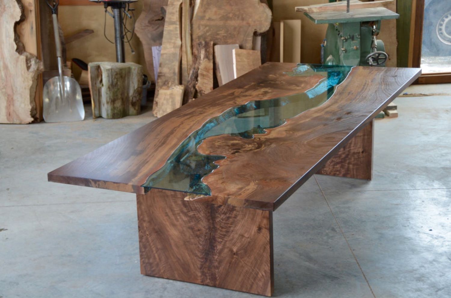 стол с имитацией дерева