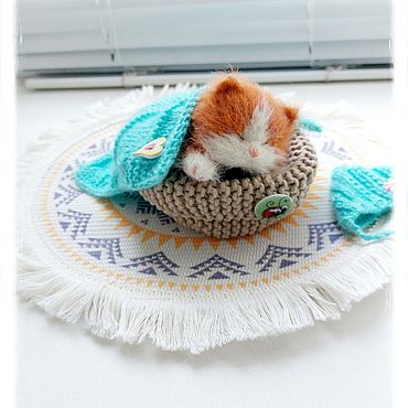 Куклы и игрушки ручной работы. Ярмарка Мастеров - ручная работа Котёнок Кексик_спящий_мягкая игрушка_подарок_сувенир. Handmade.