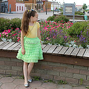 A skirt made of cotton and soft mesh for 5-6 years