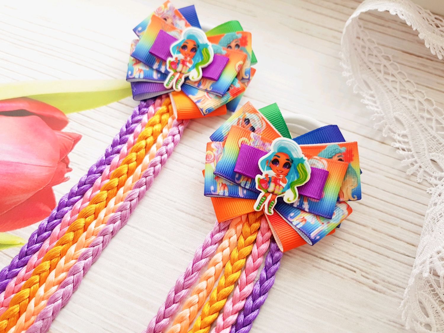 Фото бантики с разноцветной ленты канзаши