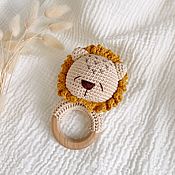 Работы для детей, handmade. Livemaster - original item Lion Cub rattle made of cotton on a wooden ring. Handmade.