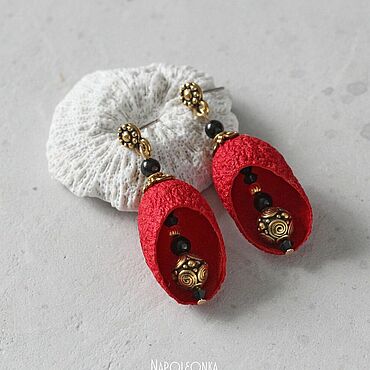 Серьги-пусеты с коконами шелкопряда и черным агатом. . Украшения ручной работы - Ярмарка Мастеров Украшения ручной работы. Ярмарка Мастеров - ручная работа Серьги-пусеты с коконами шелкопряда и черным агатом. Handmade.
