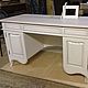White writing Desk in the style of Provence with a waxed oak worktop. The graceful lines of the facades and footboard give it the elegance and finesse.
