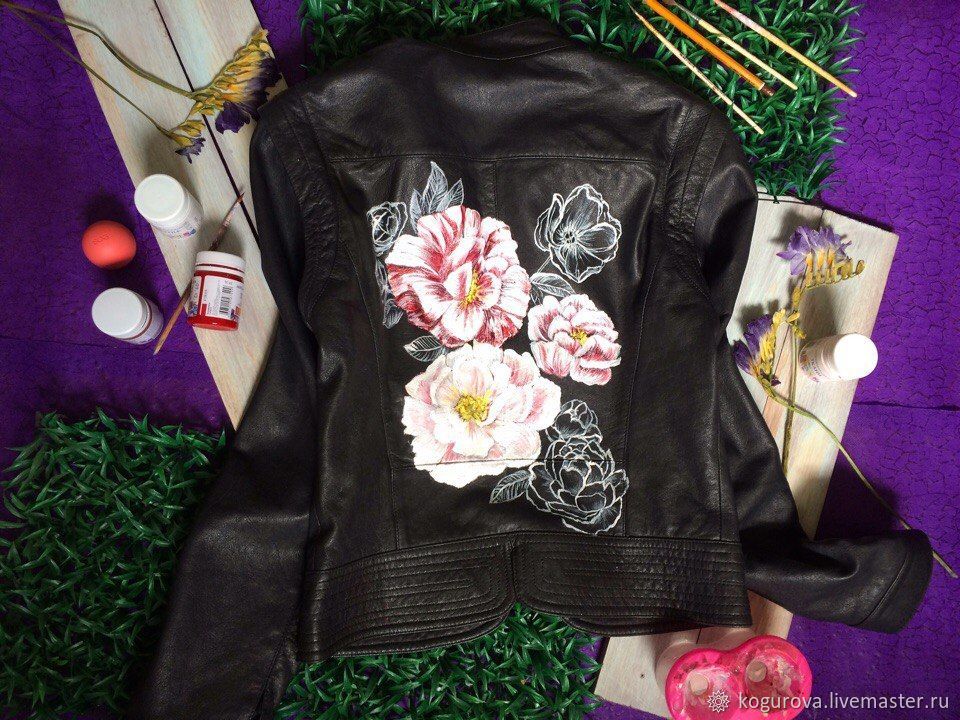 Кожаная куртка с цветами