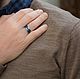 Оригинальное мужское кольцо из титана с сапфирами от WickerRing
