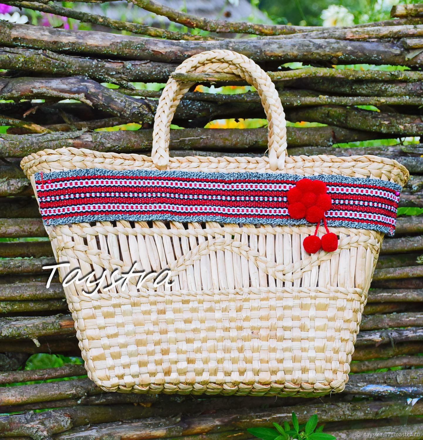 Плетеная сумка ручной работы декорированная в этно стиле
