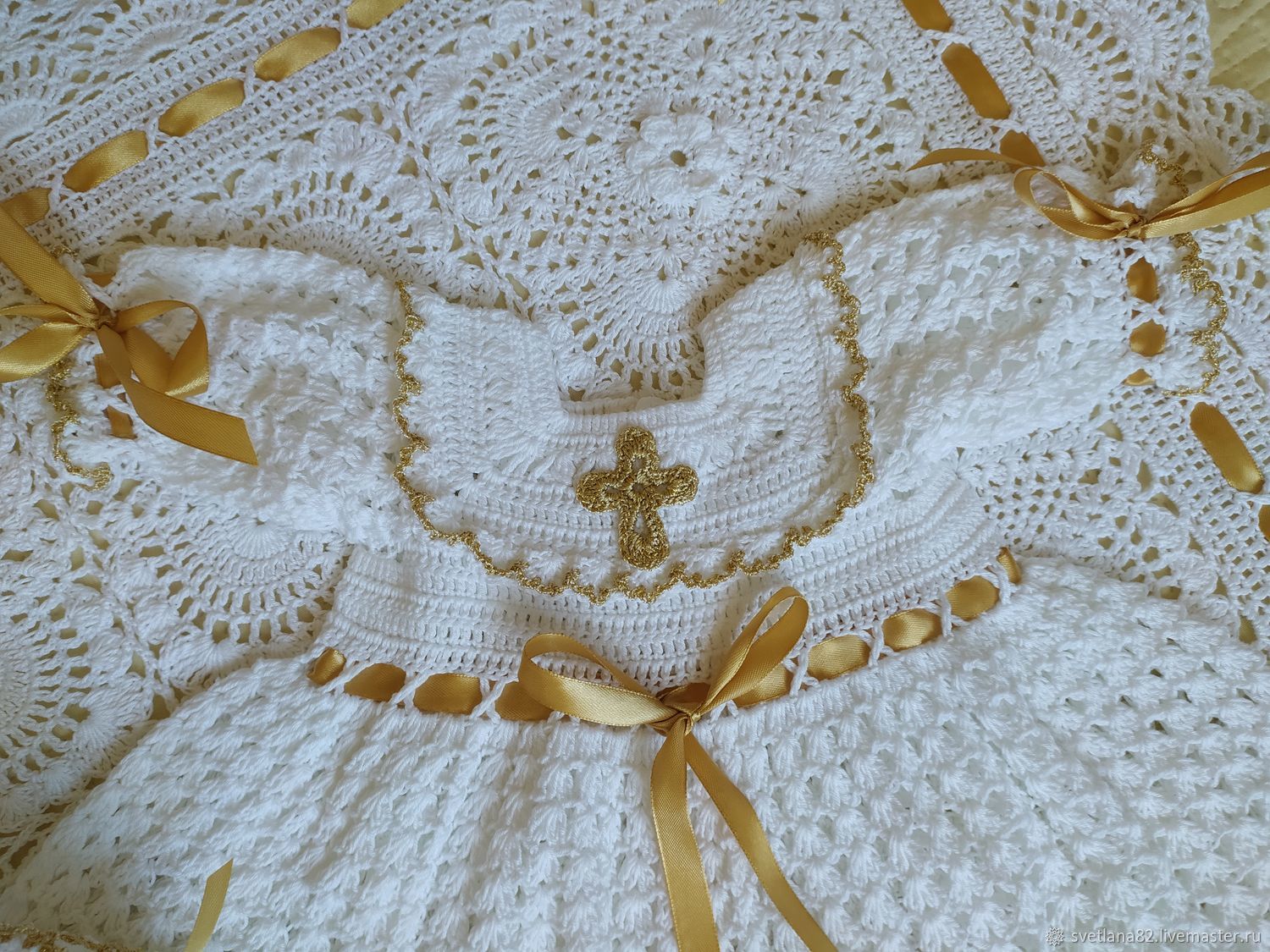 Вязаное платье на крещение