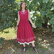Красное платье льняное в бохо стиле с вышивкой Весна