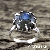 Серебряное кольцо с аметистом, голубым топазом и хризолитом