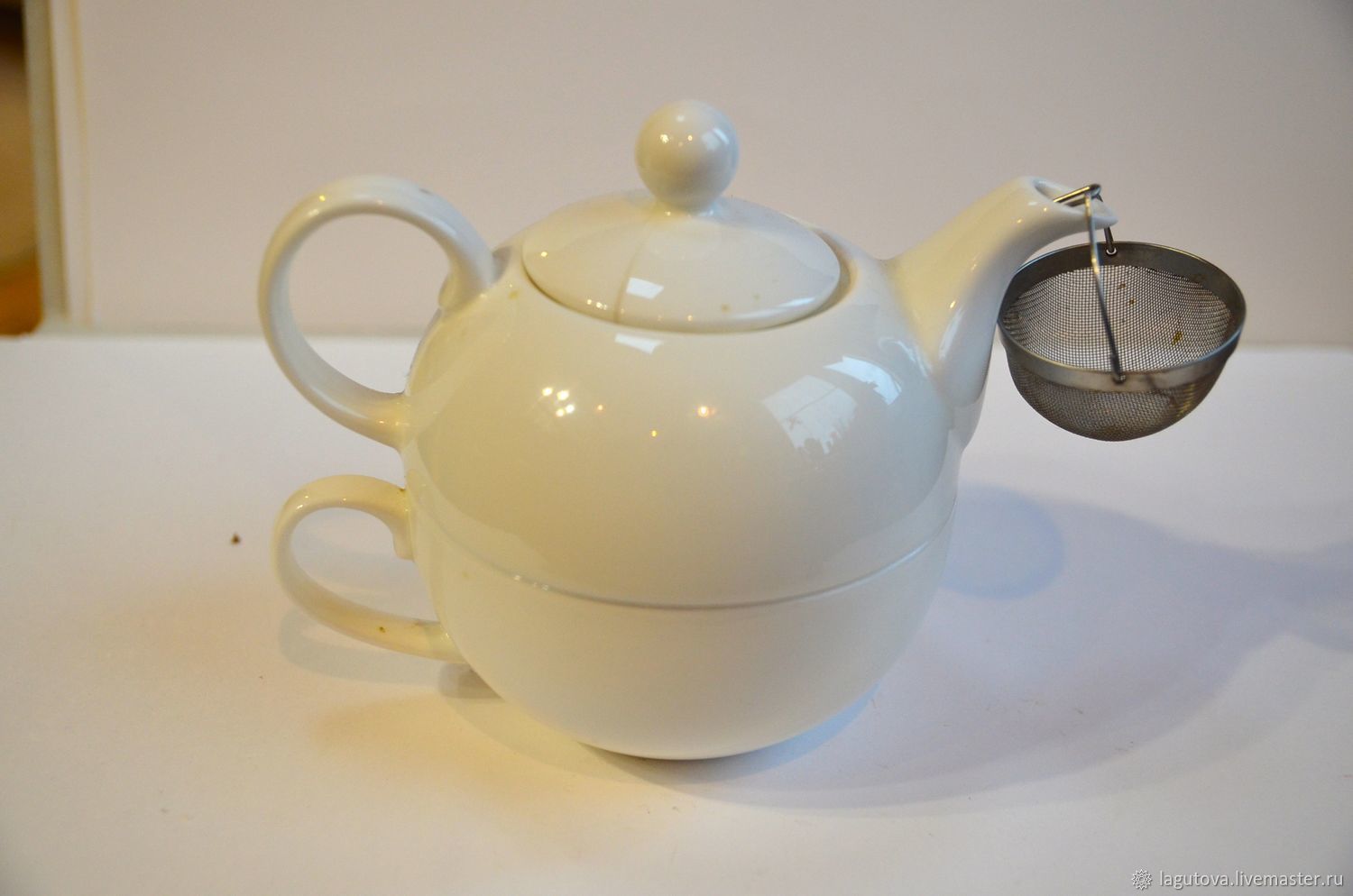 Винтаж: Фарфоровый заварной чайник вместе с чашкой-два в одном с ситечком в...