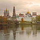 Новодевичий монастырь притягивает взор, невозможно оторваться от его архитектуры и куполов. Настоящая московская жемчужина!