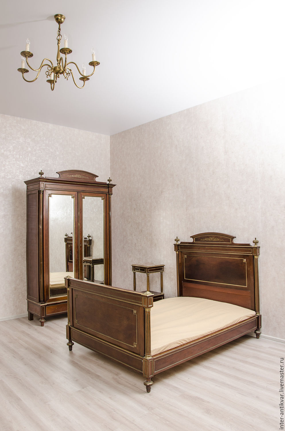 Гарнитур спальный Людовик XVI