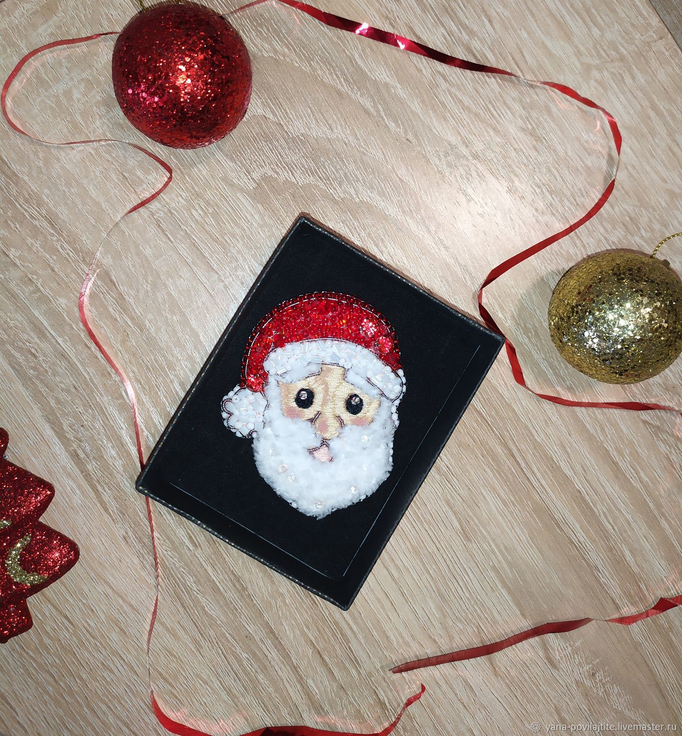 Брошь дед мороз. Брошь дед мороз. Брошь дед мороз. Брошь дед мороз. Брошь санта клаус из бисера.