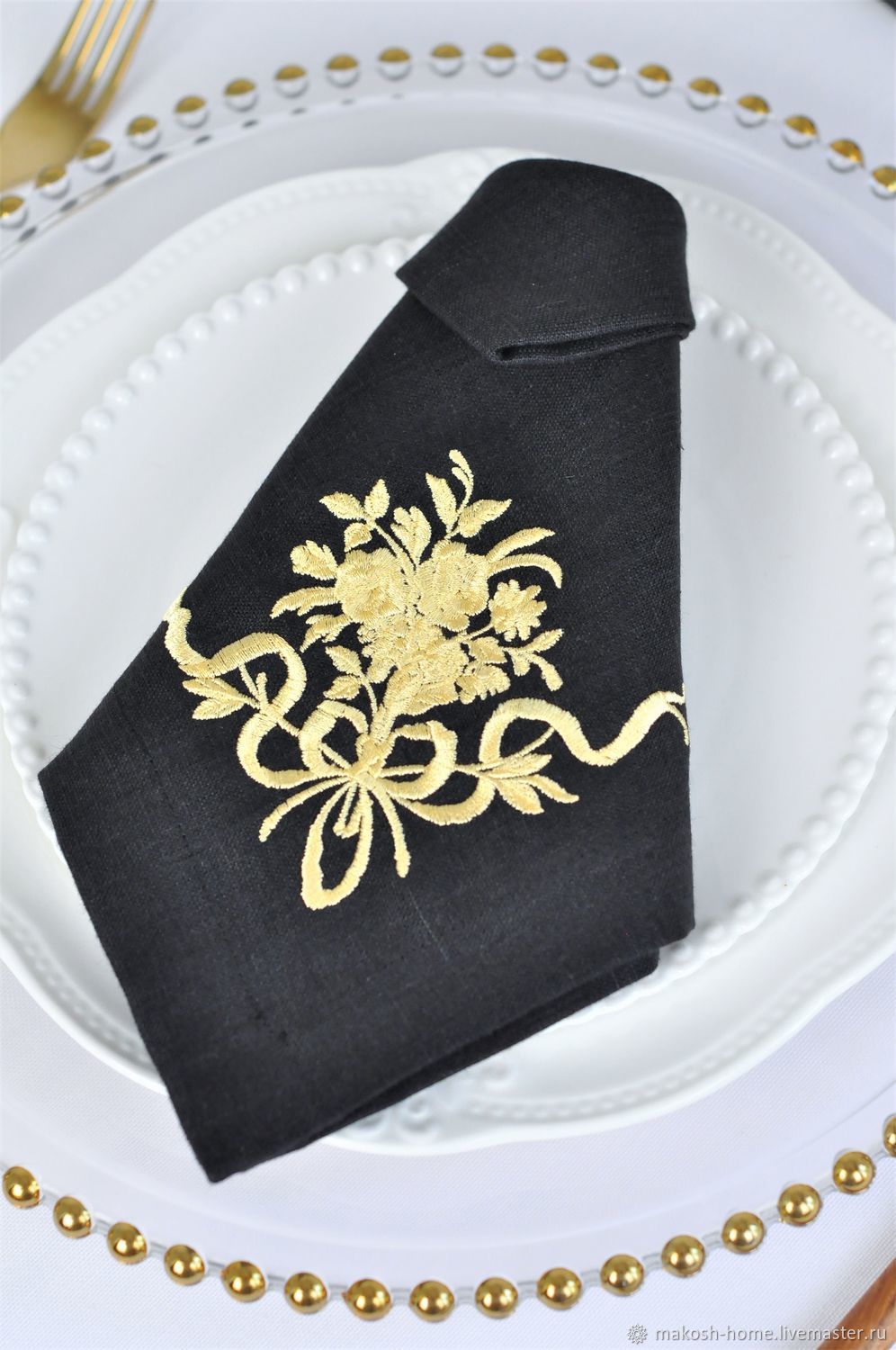 Салфетки черные с вышивкой Барокко. Букет роз купить в интернет ...