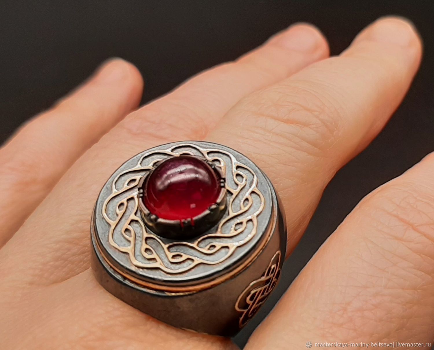 Магическое кольцо с камнем
