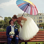 Свадебное платье в стиле 50х с синими декоративными элементами