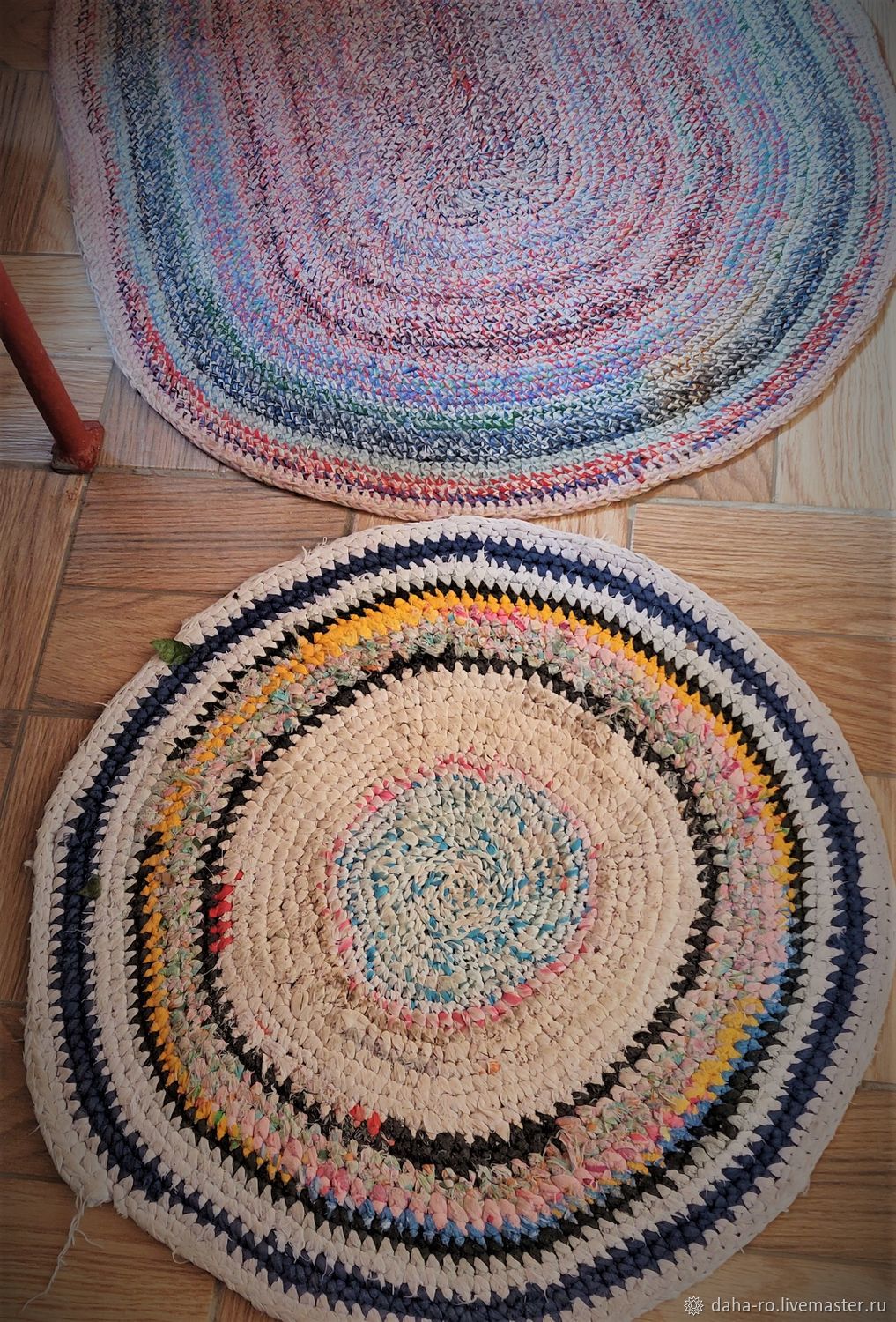 Круглые плетеные коврики ручной работы